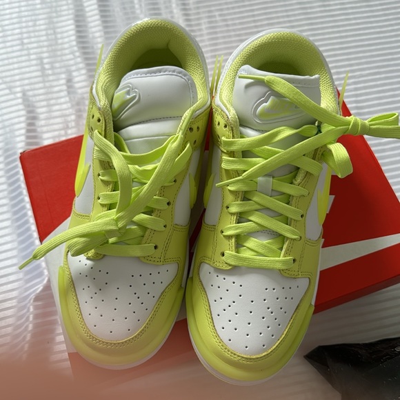 Women’s Nike dunk low twist lemon size 8 new - Picture 4 of 4